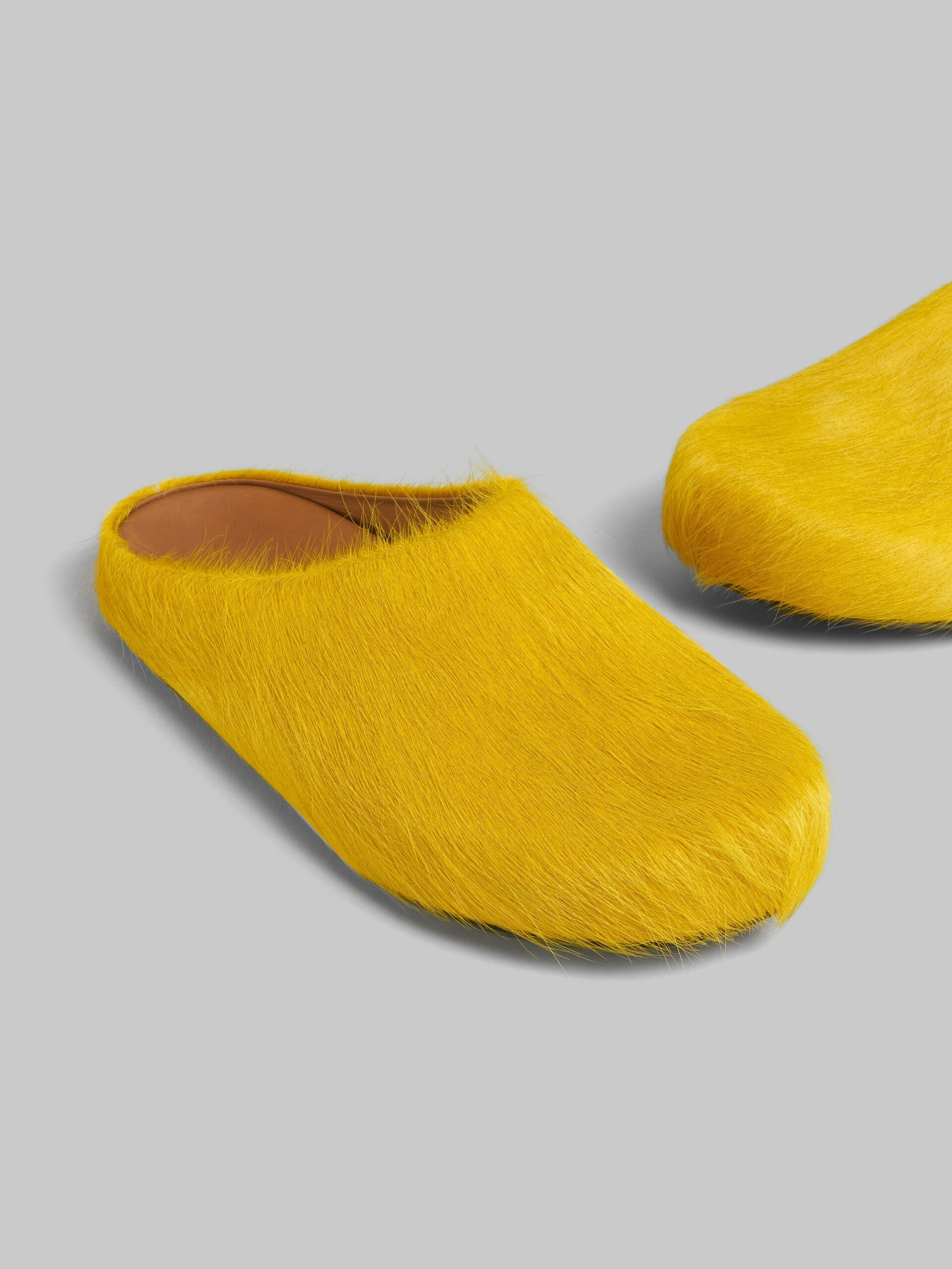 Yellow Fussbett calf-hair slippers